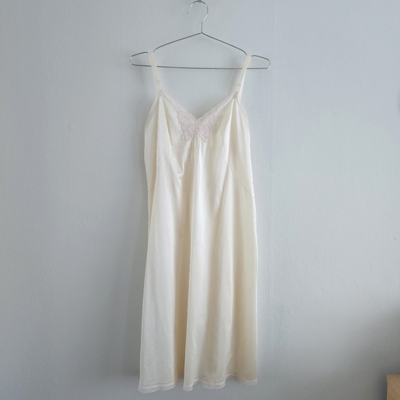 Vintage Lorraine Slip - Picture 4 of 10